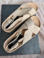 Sandales d'été beige talon compensé. Pointure 37