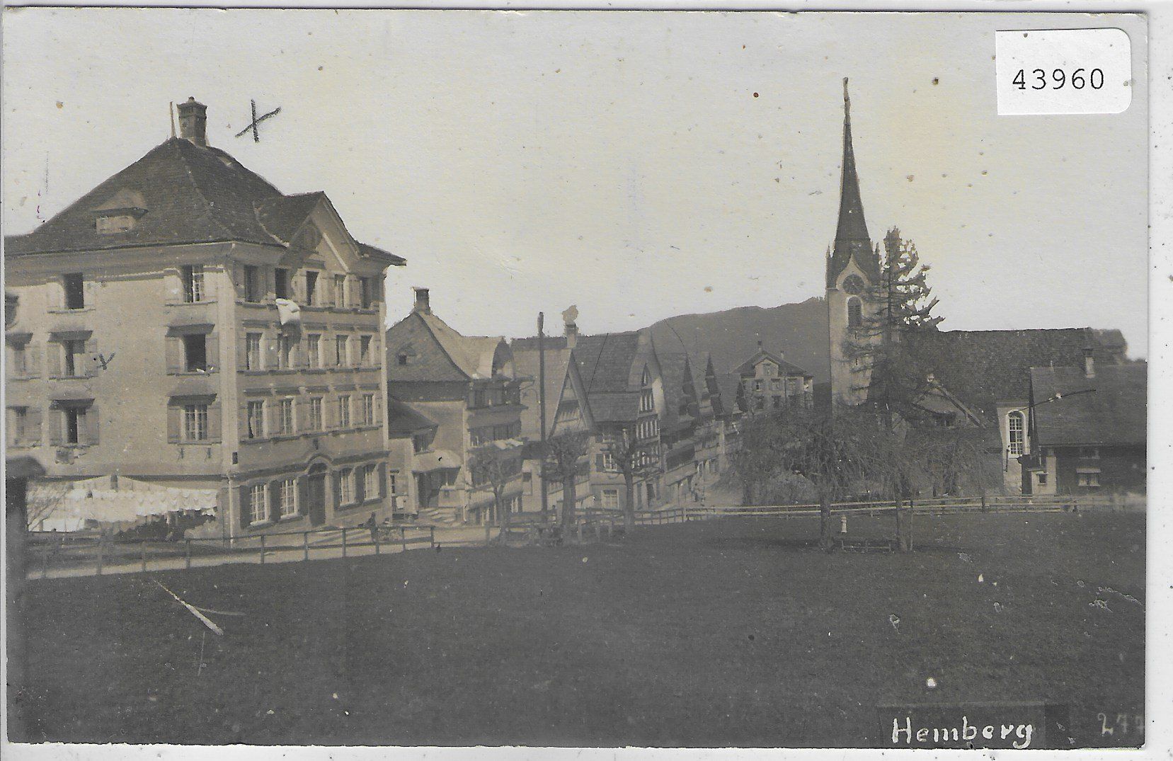 Cartoline postali: Hemberg - Dorfpartie mit Kirche – Usato da Ettingen venduto da Kartenplanet