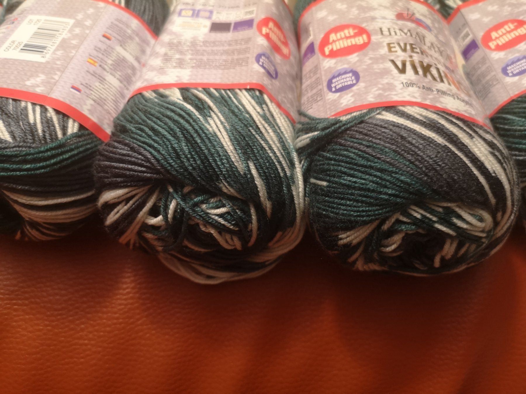 Wolle: 5 x 100 g Knollen. 100%acrylic – Neu und originalverpackt aus Frenkendorf von DORU1 1