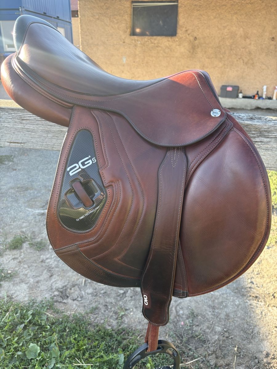 Selles, accessoires: Selle de saut CWD 2G marron cuir – D'occasion à Sion par Metrcy 3