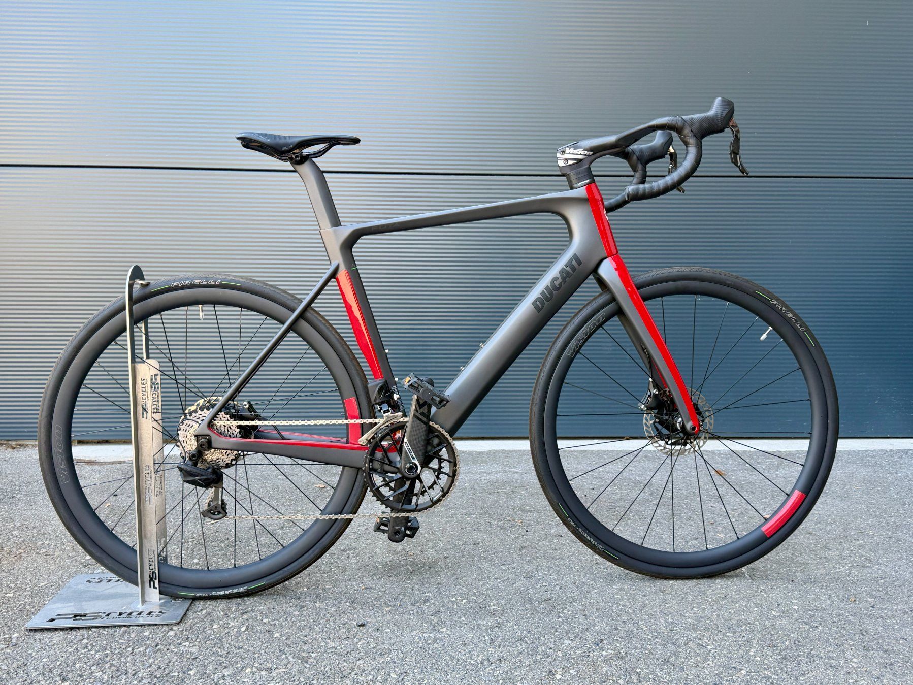 Ducati Biciclette: E-bike ERoad Futa – Nuovo (secondo la descrizione) da Ecuvillens venduto da PS_Cycles
