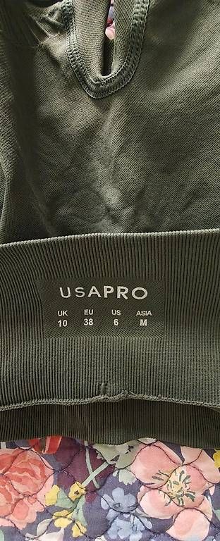 Leggings: Short sans coutures de USA Pro - Taille 38 – Usato da Fribourg venduto da cov_5s7x 3