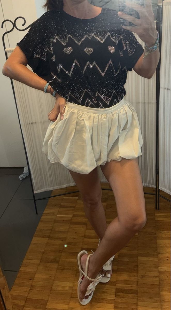 T-shirt: Tshirt mit Glitzersteinchen  – Usato da Obfelden venduto da cesarina10 1