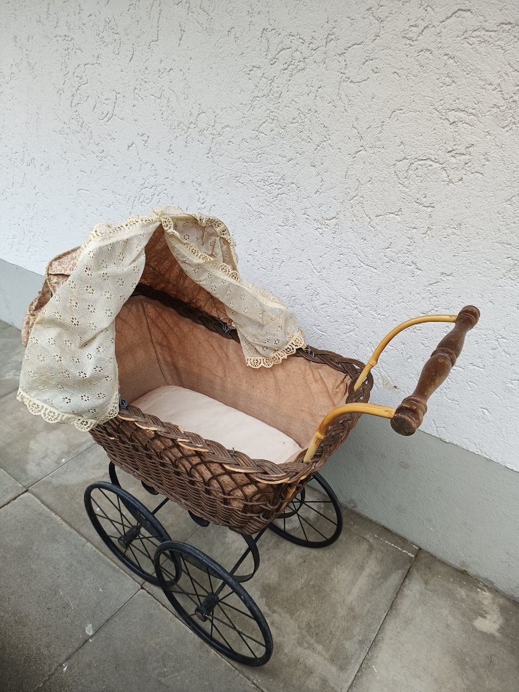 Carrozzine per bambole: Puppenwagen alt Antike – Usato da Oberhofen Thun'see venduto da cri_6md2 2