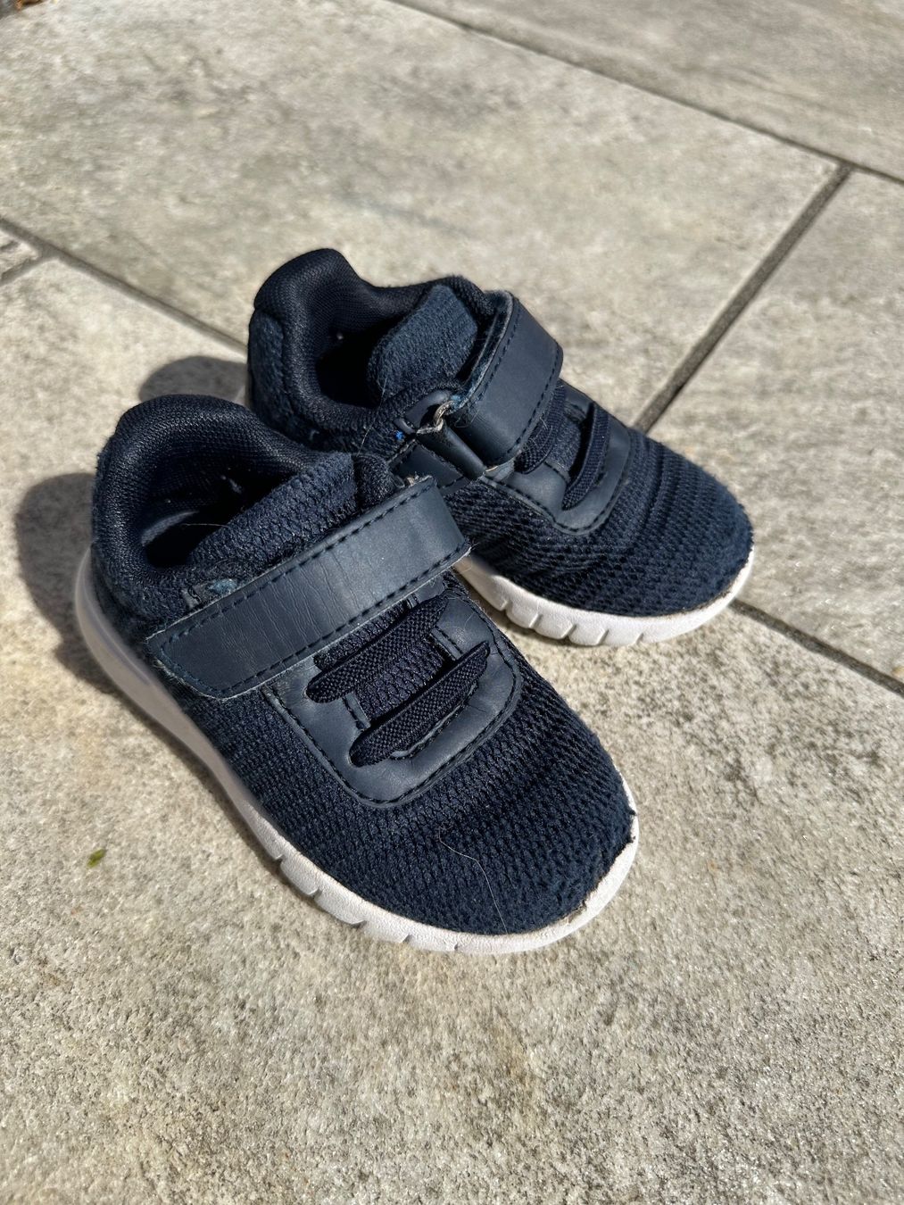 Schuhe für Jungen: Baby Sneaker, Gr. 22 – Gebraucht aus Seuzach von Leli.91
