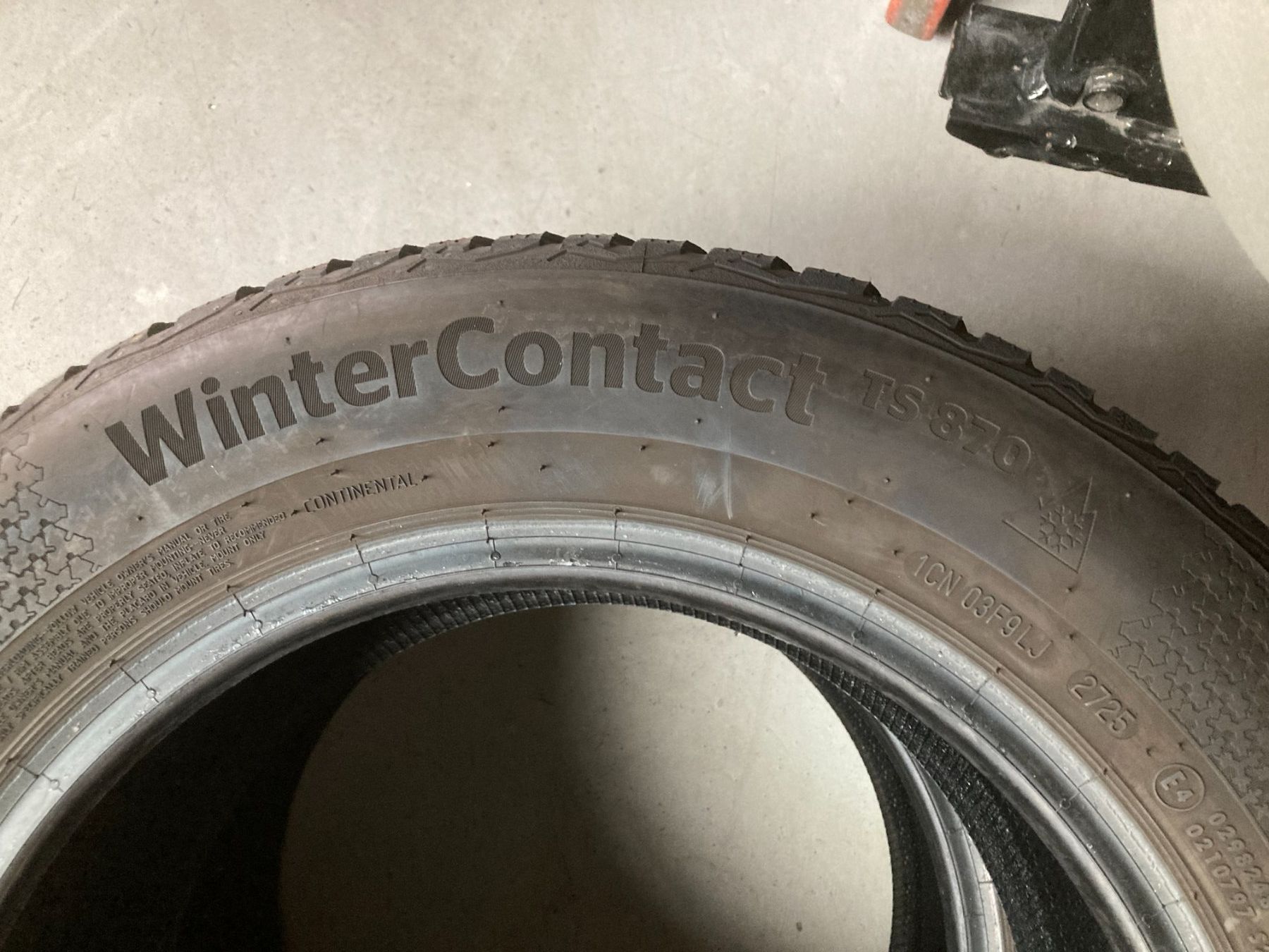 Continental Pneus & Kompletträder: 195/65R15 Winterpneu Continental – Gebraucht aus Cham von WB2223 1
