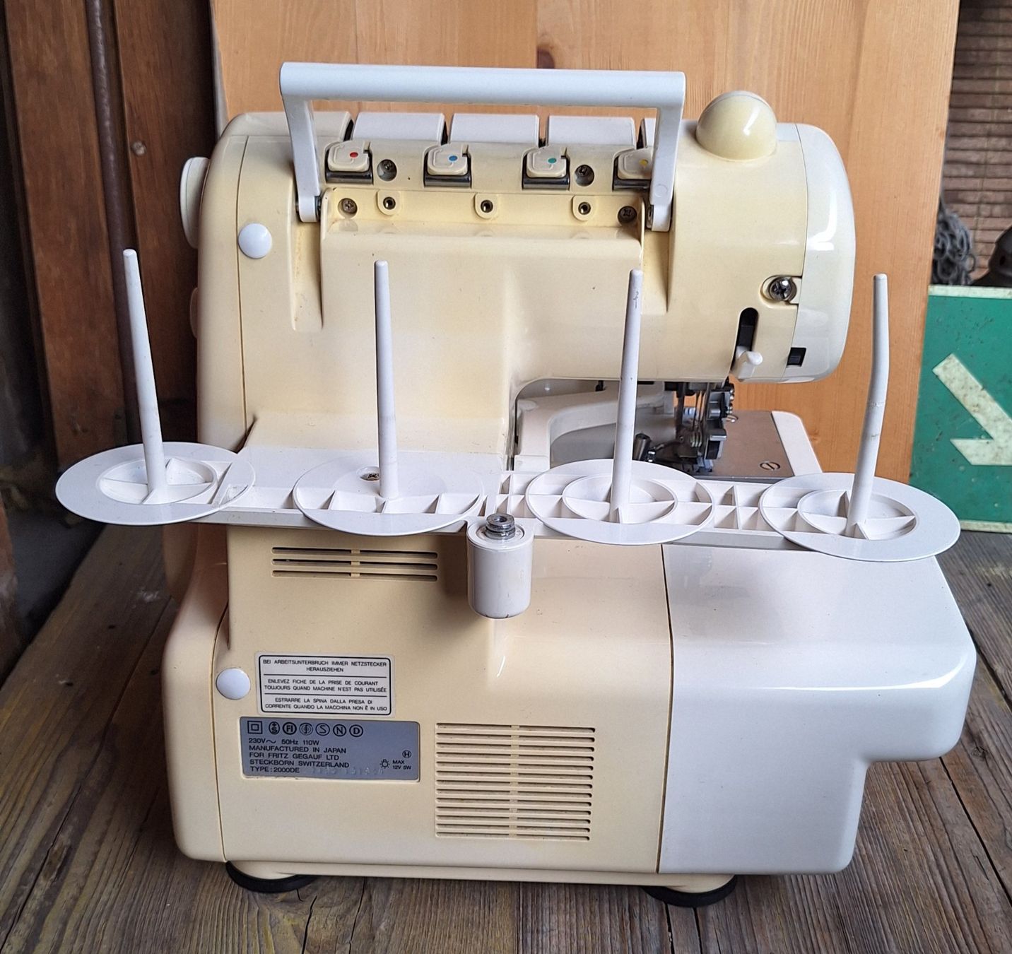 Bernina Macchine da cucire: Overlockmaschine Bernina 2000DE defekt – Difettoso da Weinfelden venduto da JoeBaer 3