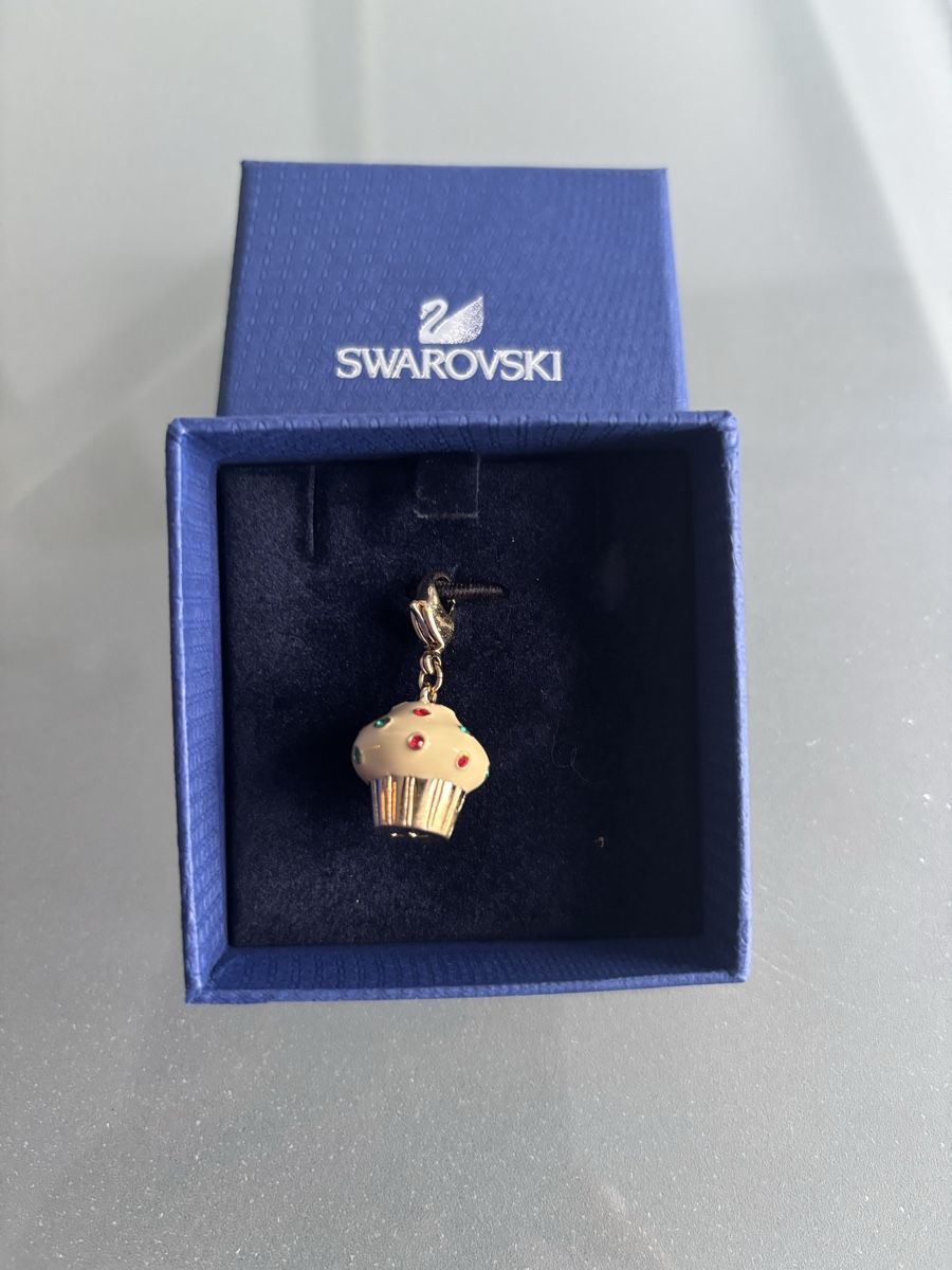 Swarovski Ciondoli: Swarovski Cupcake Anhänger mit Originalverpackung – Usato da Malters venduto da FaBeNa