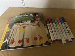 Dekorative Motive mit Transfer-Stoffmalfarben