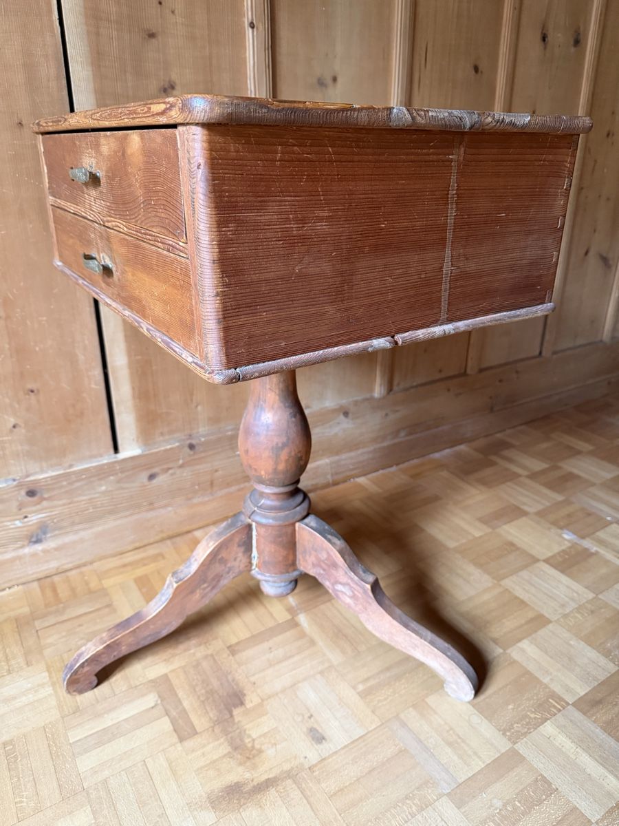 Cassettiere: Antikes Beistelltischchen / Kommode, 2 Schubladen, original – Usato da Rickenbach ZH venduto da simms 3