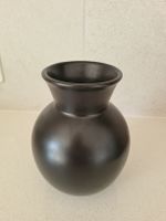 Schwarze Vase