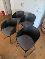 Stühle 4er Set schwarzes Plastik graue Sitzfläche
