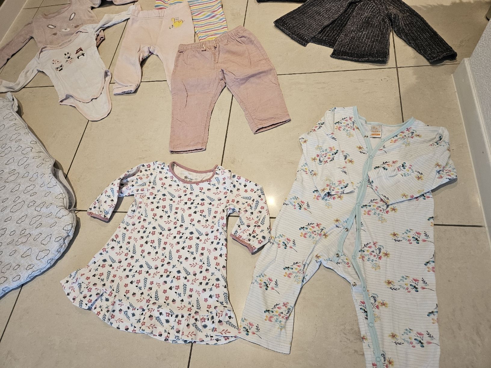 Lotti & Set di vestiti: Kleinkinder Kleiderpacket Grösse 74 / 80 – Usato da Kreuzlingen venduto da Lino1987 5