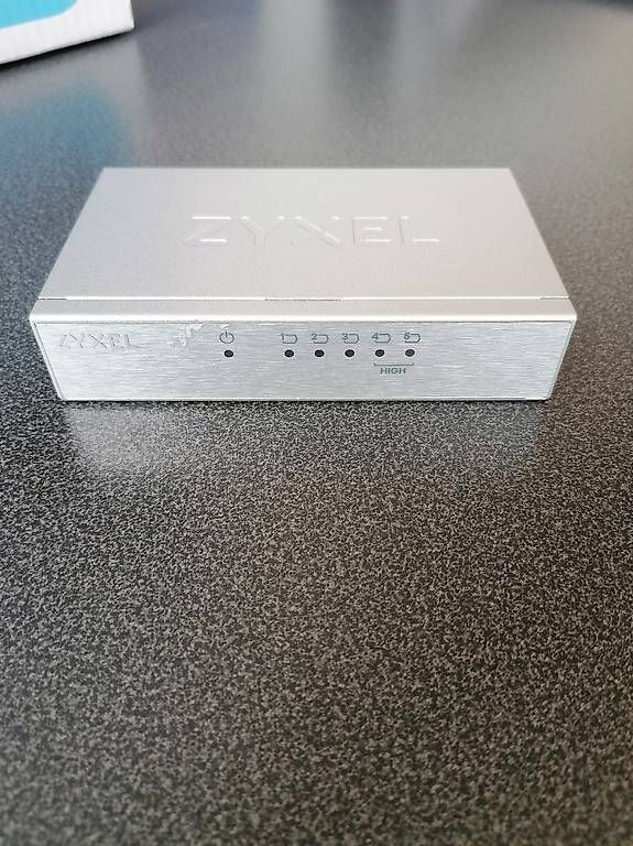 Hubs & Switches: Zyxel ES-105A Switch mit 5 Fast-Ethernet-Ports – Gebraucht aus Löhningen von Divemisli 2