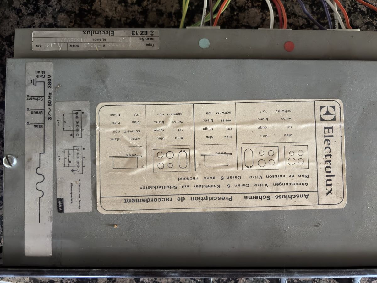 Cucine: Altes Kochfeld mit Funktion – Usato da Leuzigen venduto da Neoleu 3