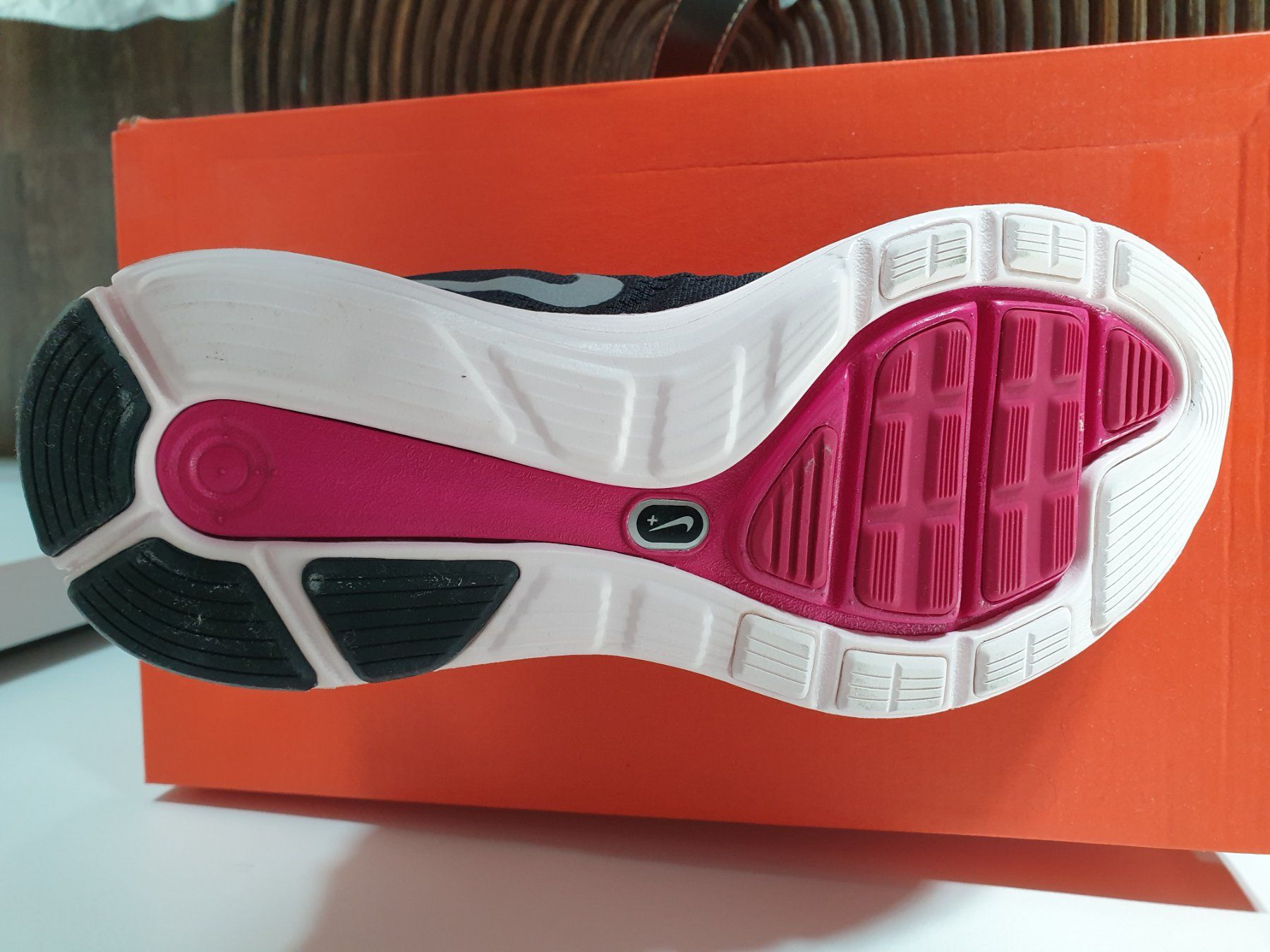 Nike Damenschuhe: WMNS NIKE LUNARGLIDE +4 Gr. 36,5 – Neu und originalverpackt aus Herisau von dku_85hh 2