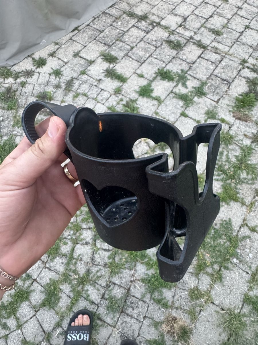 Poussette: Stroller Cup Holder Black Heart Design Used – D'occasion à Seuzach par Wolf936
