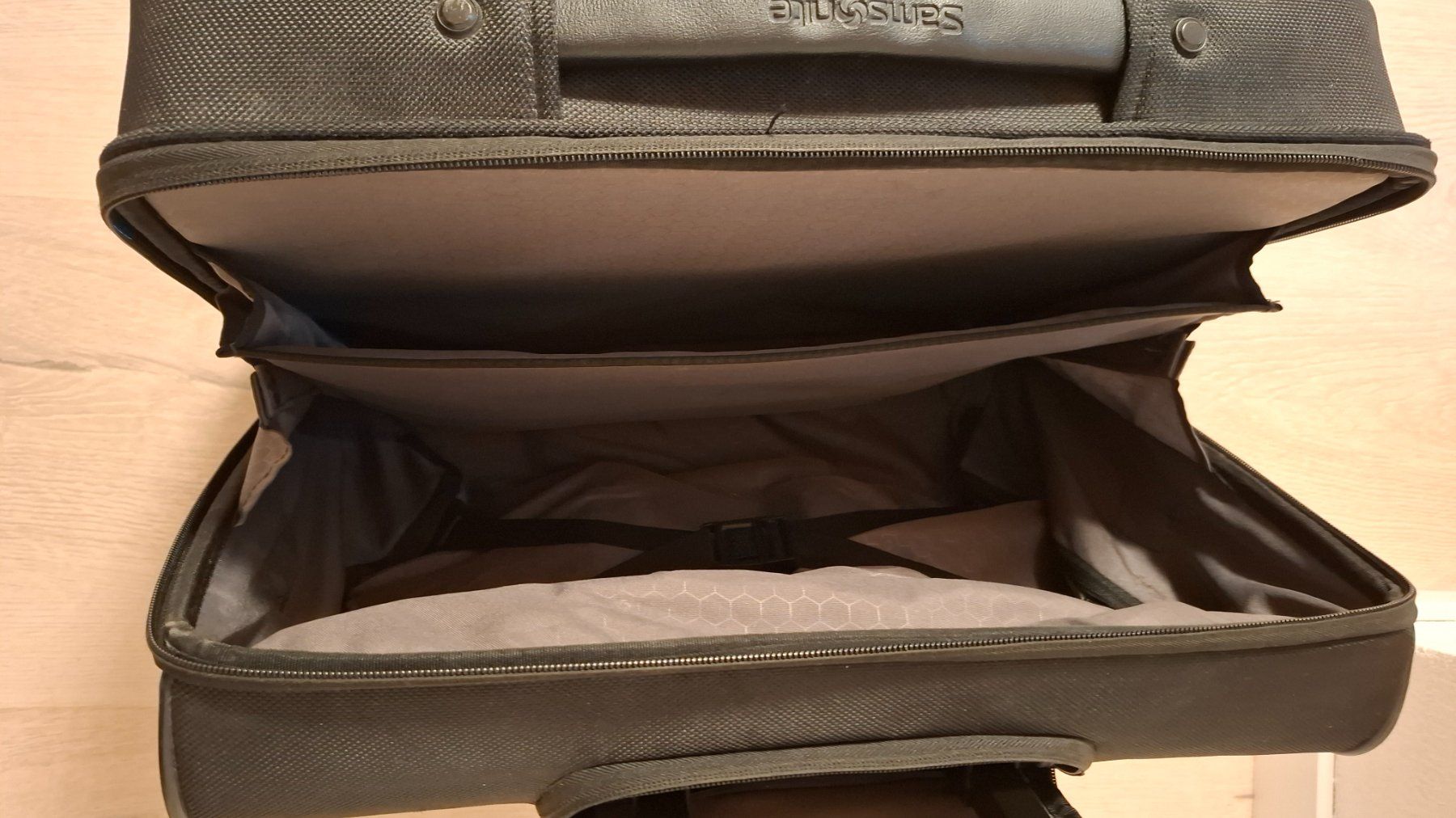 Valigie & Borse: SAMSONITE Business Trolley / Rollkoffer schwarz – Usato da Oberuzwil venduto da Dingo4 1