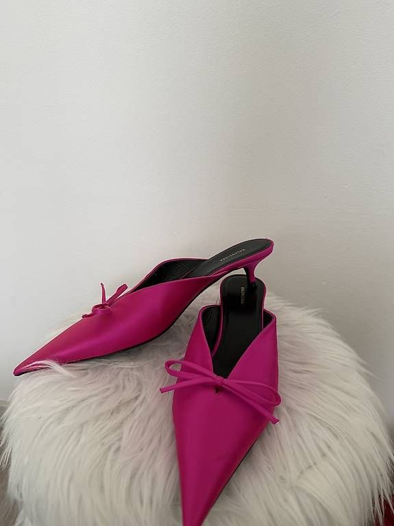 Scarpe da donna: PINK BALENCIAGA MULES MIT SCHLEIFE – Usato da Oberwil b. Zug venduto da Andjola 1