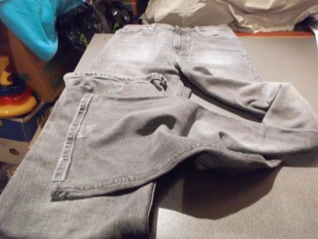 Jeans ca. Grösse S, dunkelgrau