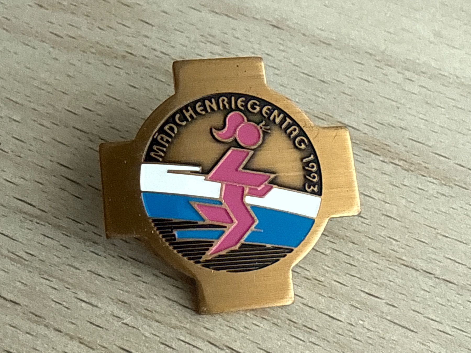 Plaquettes & Badges: Pin Mädchenriegentag 1993 – D'occasion à Glattbrugg par Schweigmatt