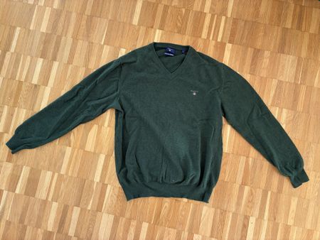 Dunkelgrüner GANT V-Pulli in L in Lammwolle