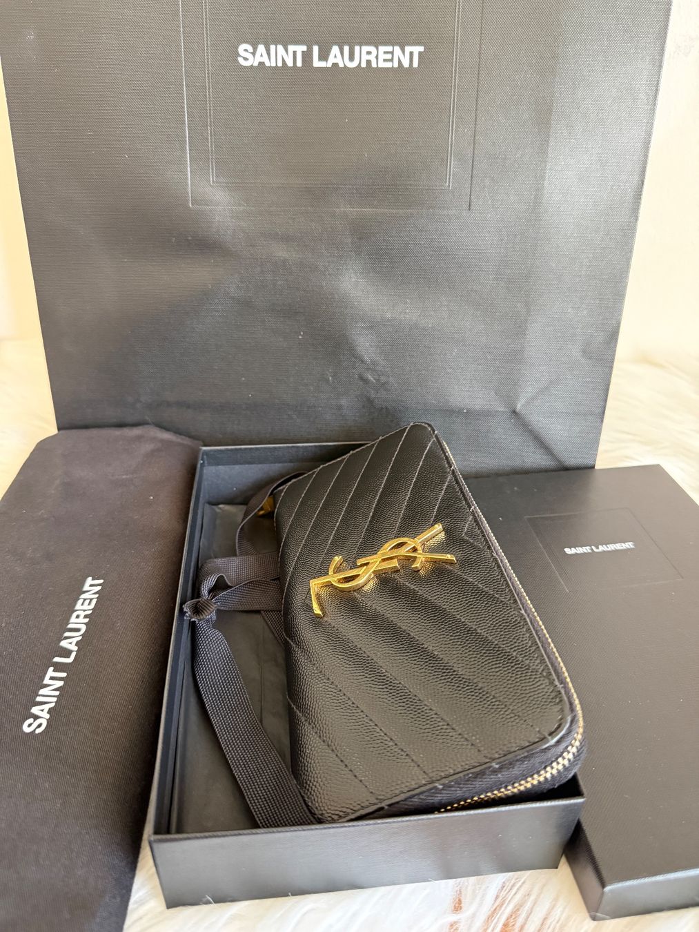 Saint Laurent Portemonnaie: Saint Lau Rent Zippy Wallet – Gebraucht aus Zürich von but_jgl8 8