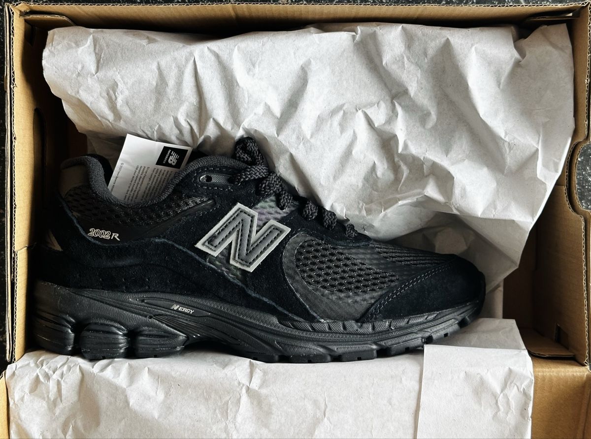 Scarpe da uomo: New Balance 2002R Black – Nuovo e nell'imballaggio originale da Biel/Bienne venduto da Akwawini