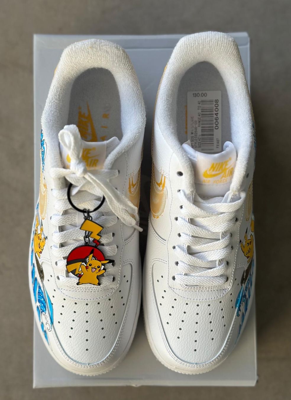 Nike Scarpe da uomo: Individuell bemalte Air Force 1 "Pikachu Wave" Grösse 41 – Nuovo e nell'imballaggio originale da Edlibach venduto da leo_ftr7 3