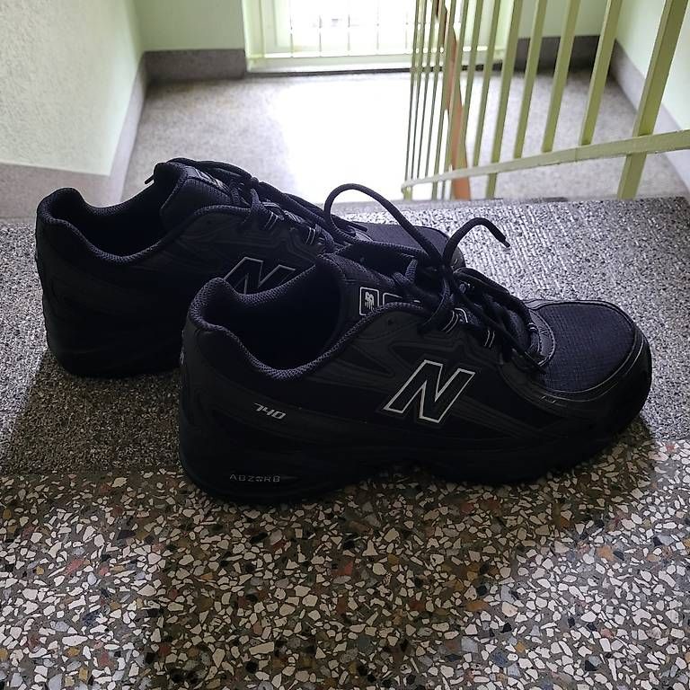 New Balance Scarpe da uomo: New Balance 740 / Grösse 44 – Nuovo (secondo la descrizione) da Bern venduto da flo_jr9t 2