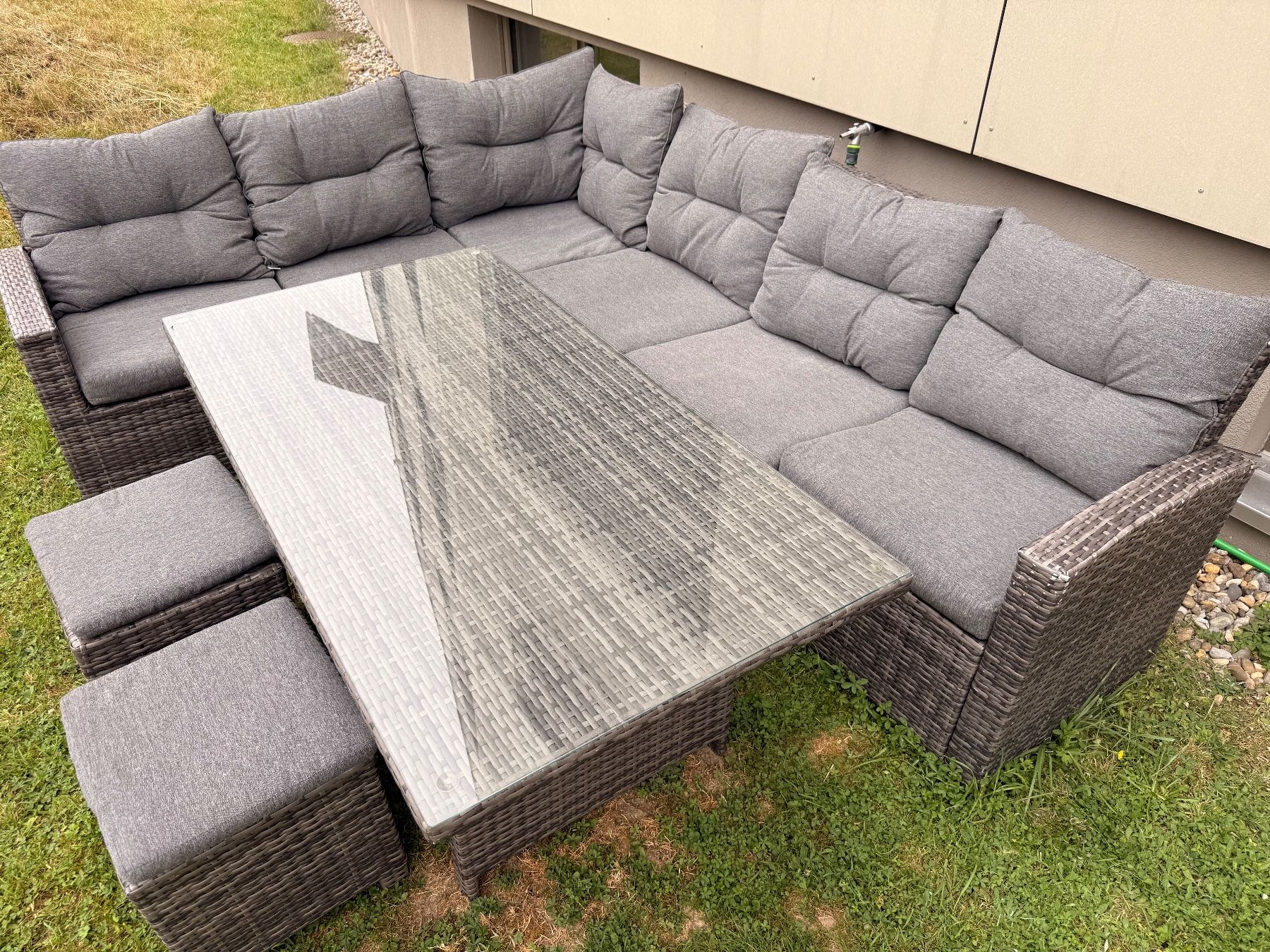 Set de table et chaises: Grosse Gartenlounge / Polyrattan-Essgruppe mit Tisch – D'occasion à Gossau SG par mat_59hs