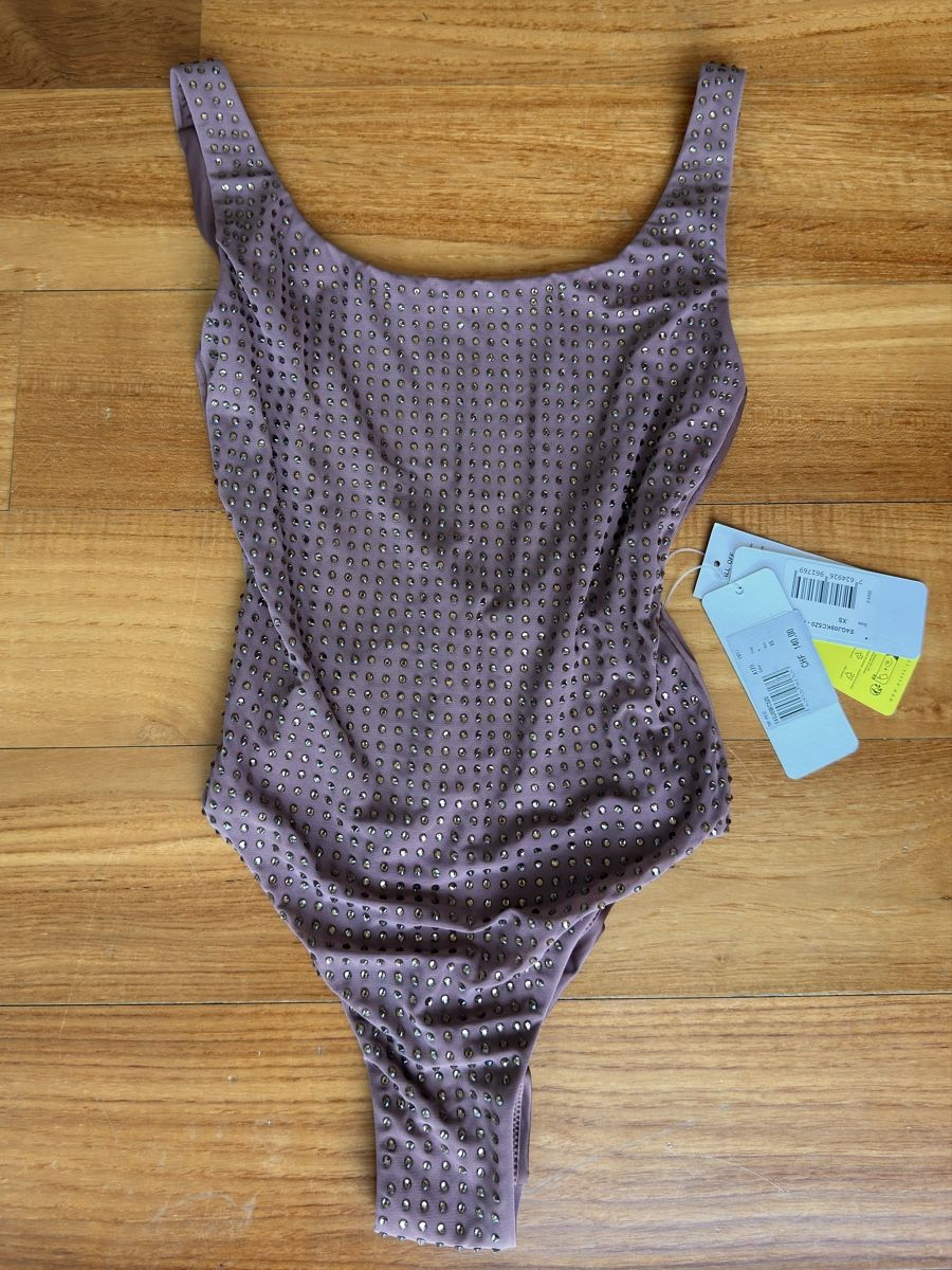 Guess Costumi da bagno & Bikini: Costume da bagno GUESS marrone con strass – Nuovo e nell'imballaggio originale da Castagnola venduto da BlondiePosh 1