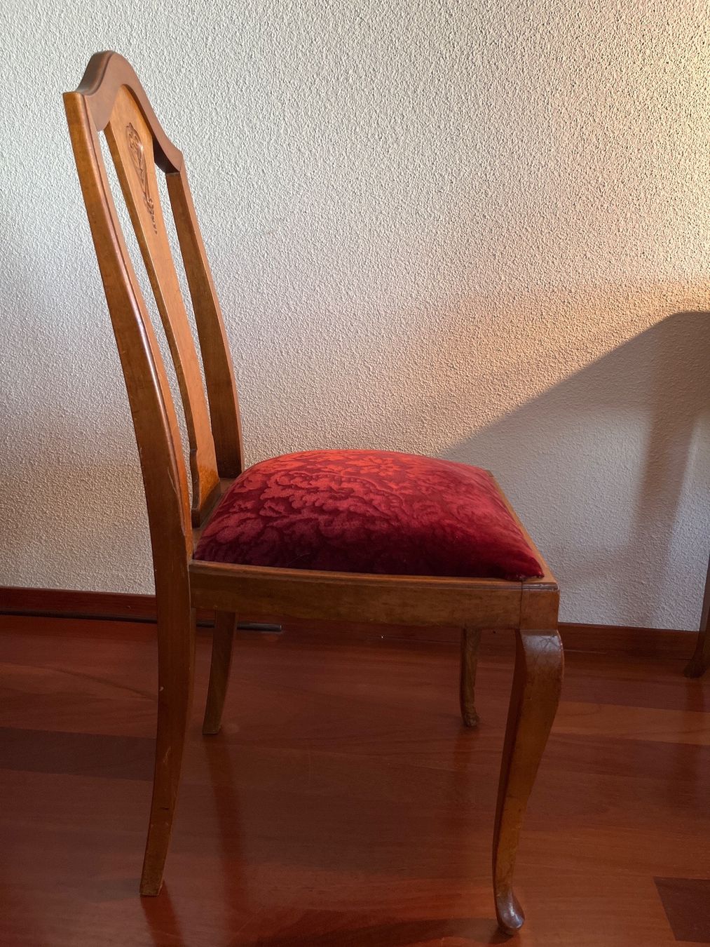 Sedie: Vintage Stuhl, Holz & Samt – Usato da Luzern venduto da Jiggy_8898 3