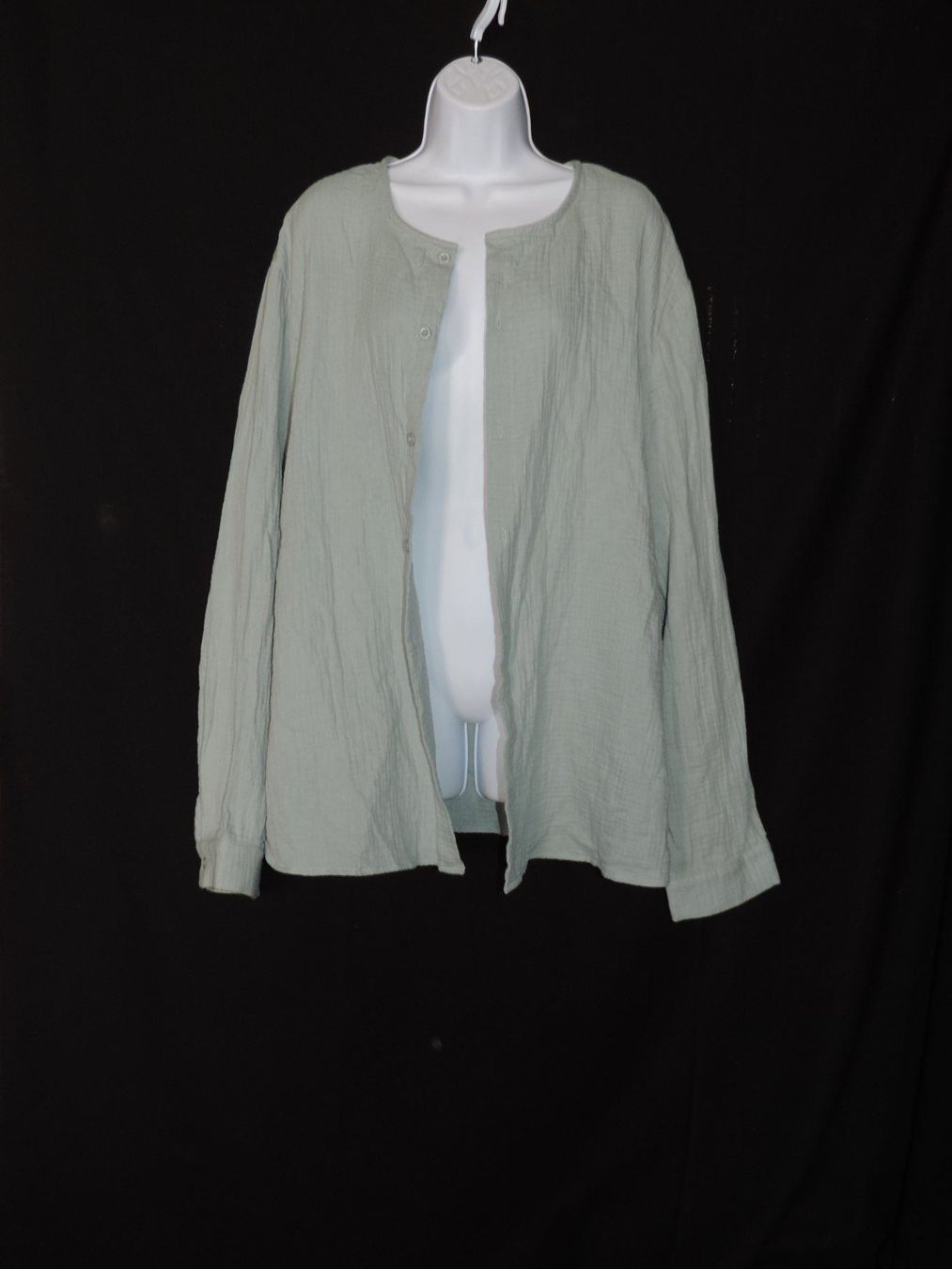 Chemises: chemise vert gris – D'occasion à Genève par Axelle333