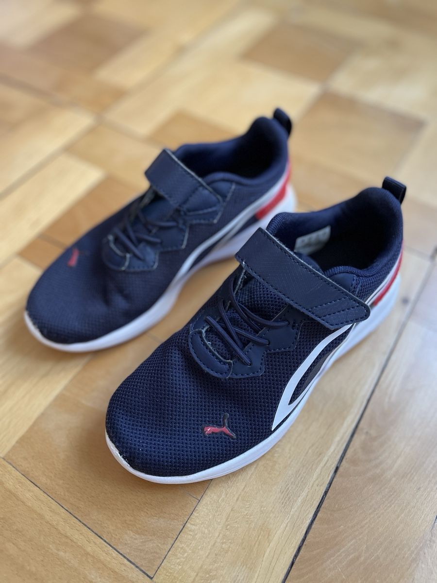 Puma Scarpe per ragazzi: Puma Turnschuhe dunkelblau Gr. 34 – Usato da Zürich venduto da Mangoholz