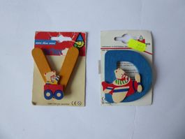 2  Holz Buchstabe 1 x D u. 1 x V,  Mertens Holzkunst