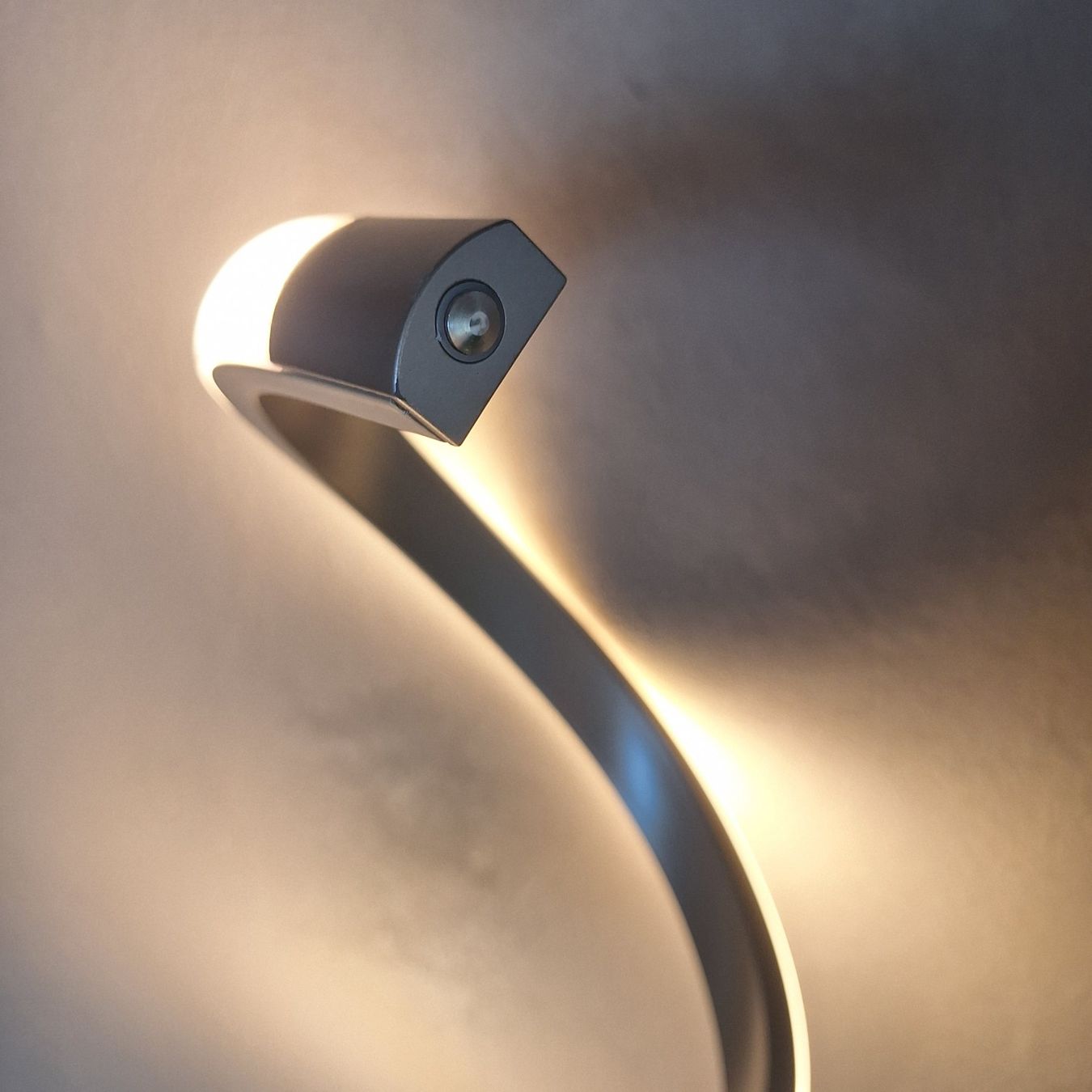 Lampes: Trio Course LED Stehlampe Dimmbar, Nickel matt – D'occasion à Herisau par kas_w6zx 2