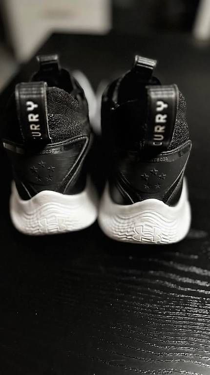 Under Armour Scarpe da uomo: Under Armour Curry Flow 8 - 44 EU – Usato da Pieterlen venduto da Haritz85 3