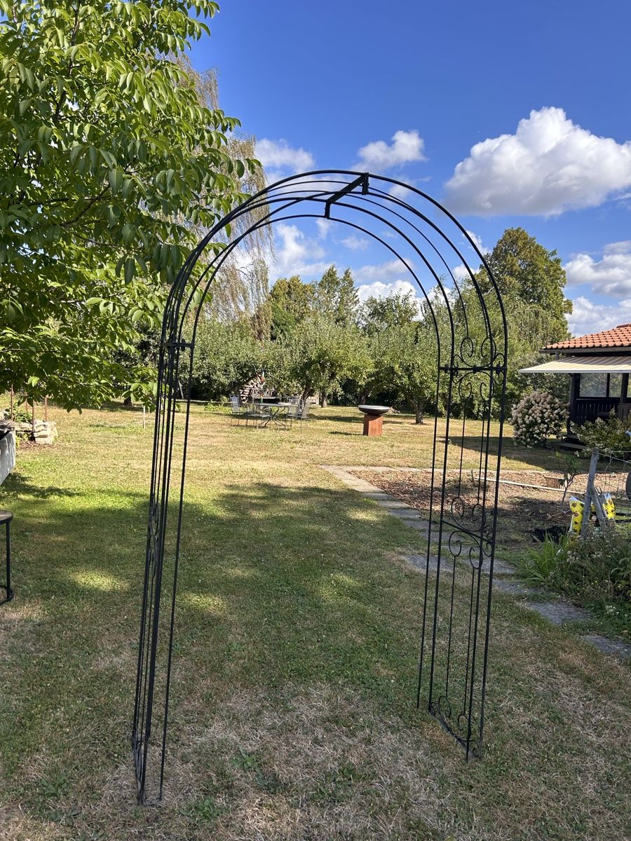 Tiro con l'arco: Gartenbogen Schmiedeeisen schwarz Bogen Deko – Usato da Niederhasli venduto da betscharten