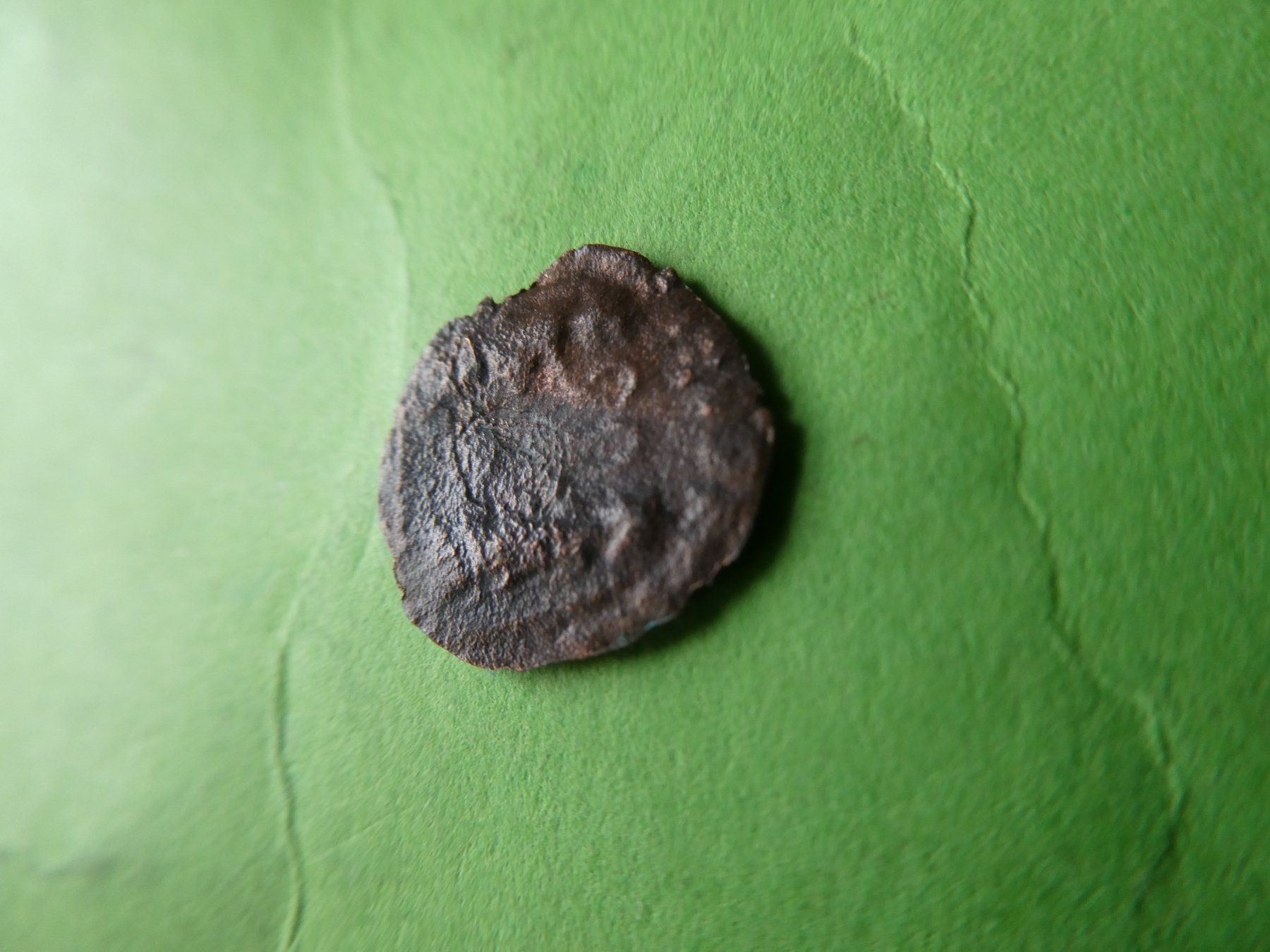 Alle Münzen: uralte Bronzemünze   13 mm     0.31 g – Gebraucht aus Hinterforst von Rohusri 3