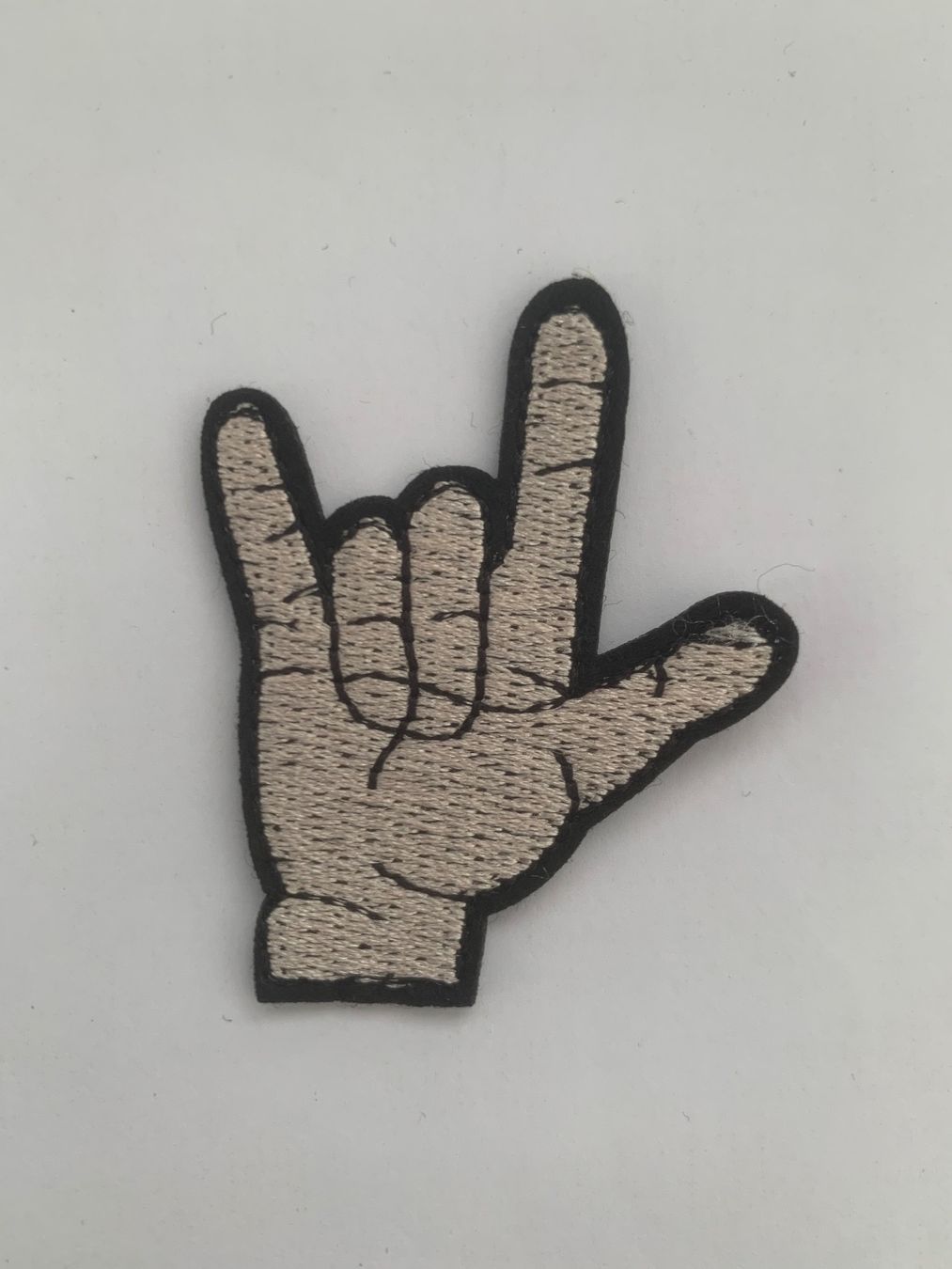 Toppe: Love You Gesture Patch Badge, Bügelbild – Nuovo e nell'imballaggio originale da Ostermundigen venduto da Mcone