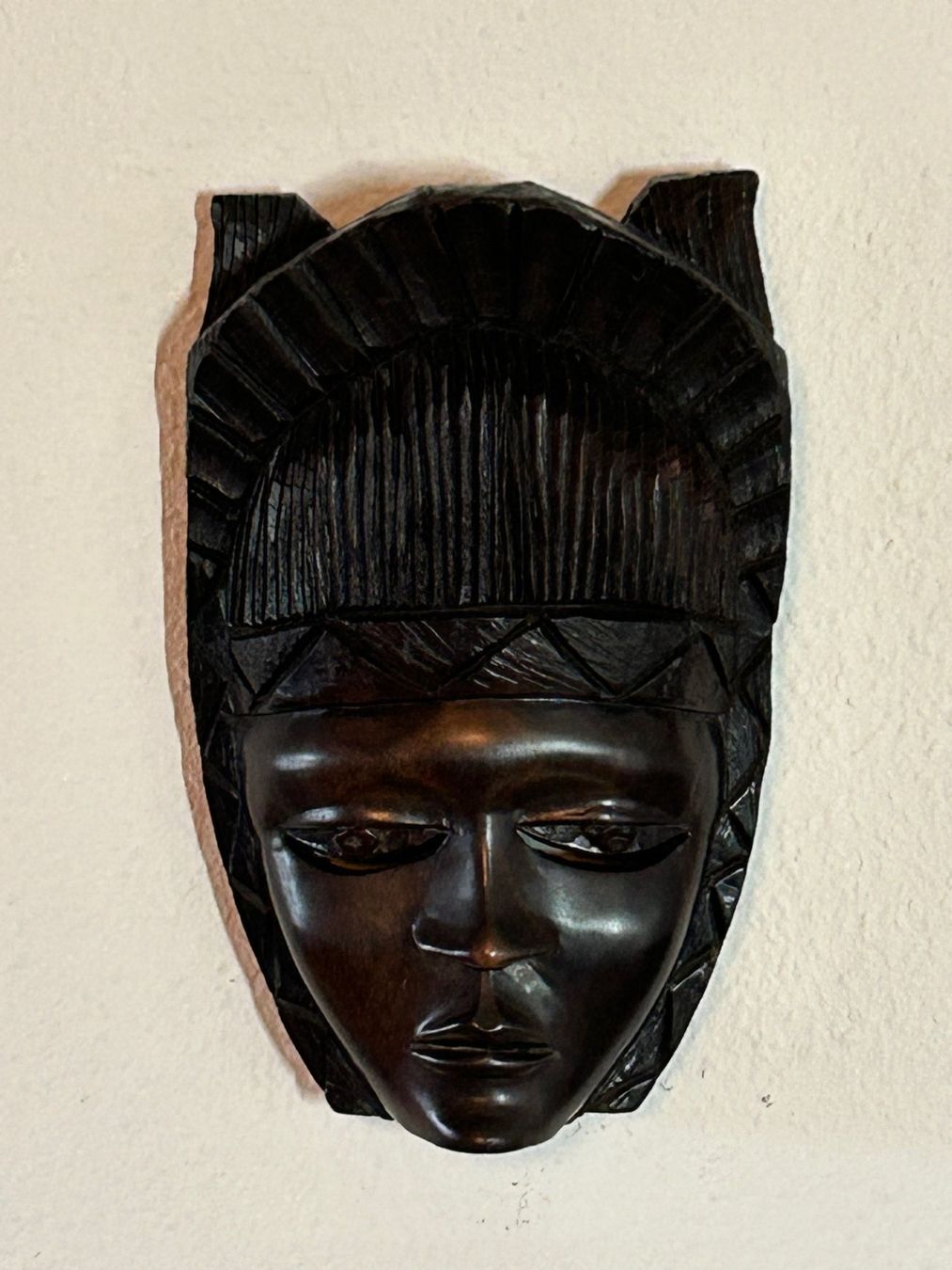 Internationale Kunst: Afrikanische Wandmaske aus Ebenholz – Neu (gemäss Beschreibung) aus Rocourt von Vij_mz6g 4