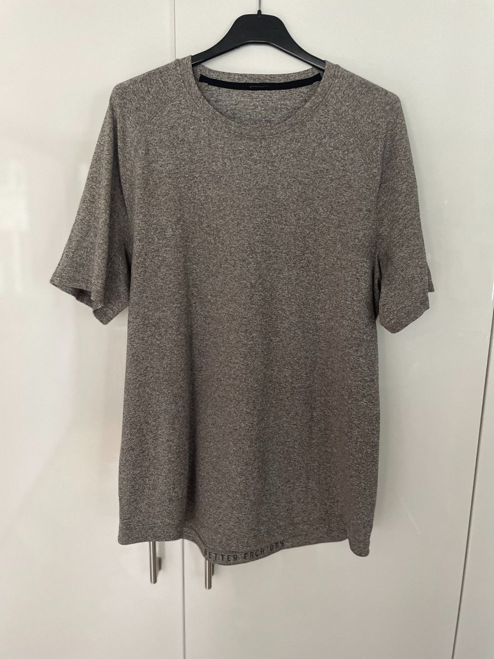 Lululemon T-shirts: lululemon "License to Train" Shirt, Gr. L, Grau – D'occasion à Zürich par pba_original