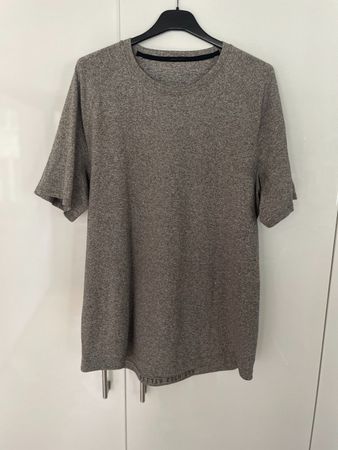 lululemon "License to Train" Shirt, Gr. L, Grau