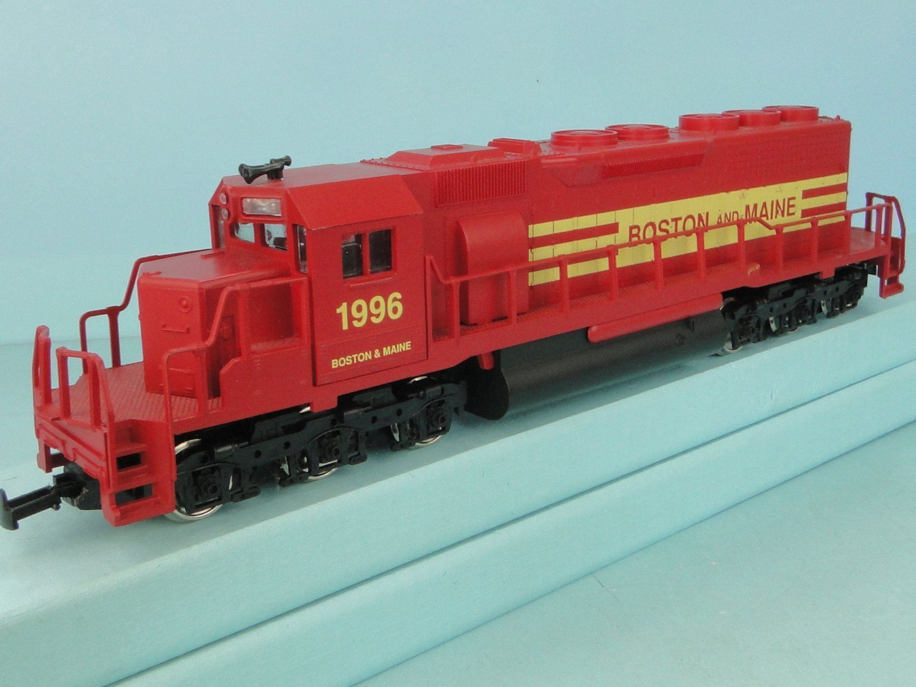 Mehano Modelleisenbahnen: Mehano Boston and Maine SD45 – Gebraucht aus Bülach von cann11 2