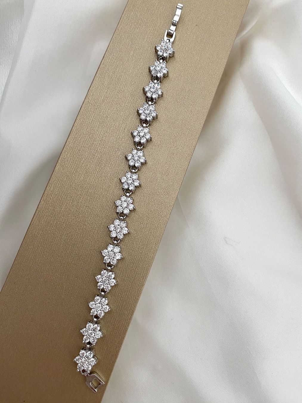 Armbänder & -reifen: HOCH GLÄNZENDER  Armbänder – Neu und originalverpackt aus Sarnen von catnini