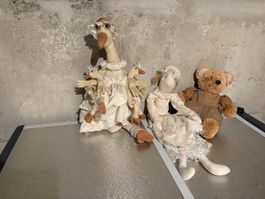 Lot de 3 anciennes poupées chiffon et un ours 