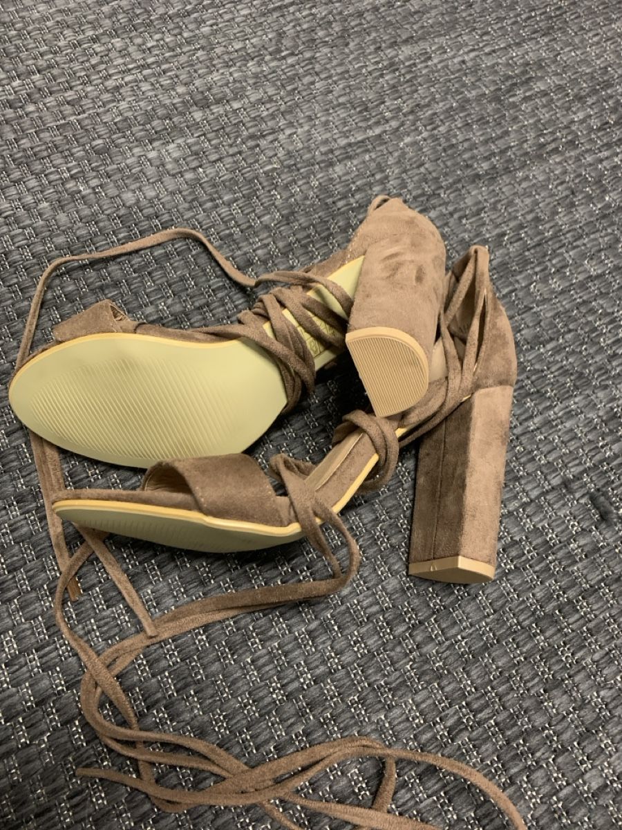 Scarpe da donna: Sandalen Gr 37 Taupe – Usato da Bad Zurzach venduto da Cuore34 2