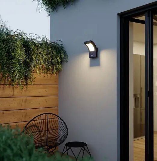 Lampade: Arcchio Advik LED-Außenwandleuchte mit Sensor – Nuovo e nell'imballaggio originale da Basel venduto da Seifehuesli 3