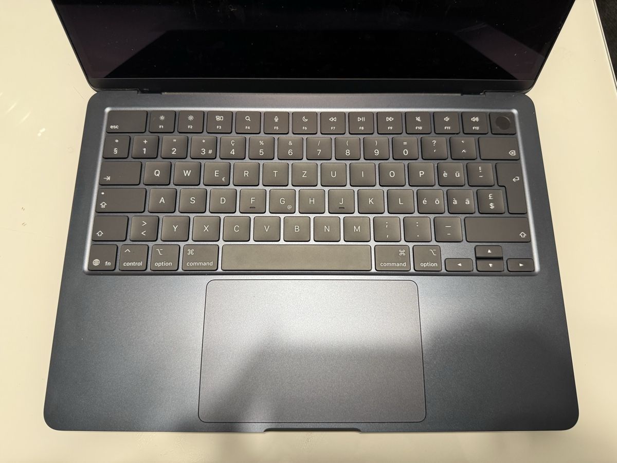 Apple Portables: MacBook Air M4 2025,+APPLE CARE  – Neuf (Voir description) à La Chaux-de-Fonds par sou_z5tg 5